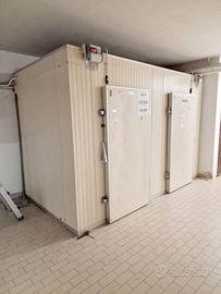 cella macelleria doppia con pavimento usata