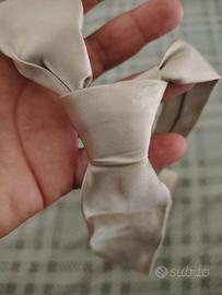 cravatta in seta, stretta, color ghiaccio 