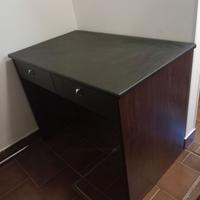 Scrivania ricoperta pelle
