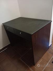 Scrivania ricoperta pelle