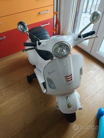 Scotter elettrico Vespa per bambini