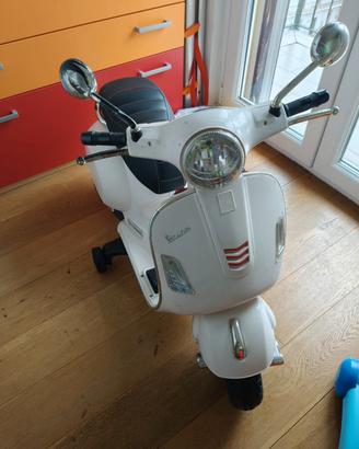 Scotter elettrico Vespa per bambini