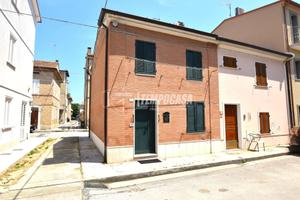 Casa singola di 100 mq abitativi + soffitta, libe