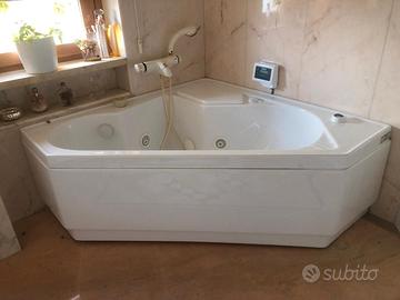 vende vasca idromassaggio.