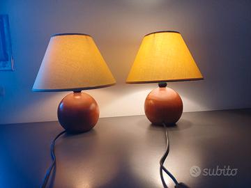 Coppia di lampade da comodino in legno 