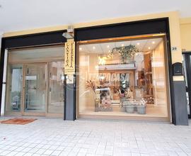 Ampio locale commerciale in zona centralissima!