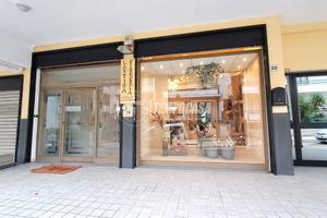 Ampio locale commerciale in zona centralissima!