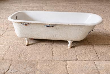 Vasca antica retró con piedini