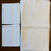 Lenzuolo sopra in lino vintage con federe