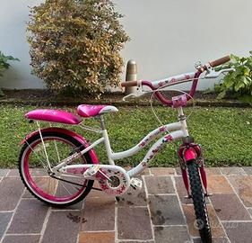 Bicicletta da bambina.