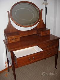 mobili di antiquariato e in legno massello