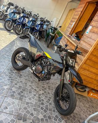 Husqvarna 701 Supermoto