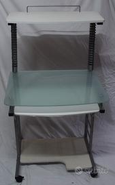 scrivania  con rotelle