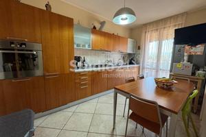 Appartamento di 130 m² con 5 locali e box auto dop