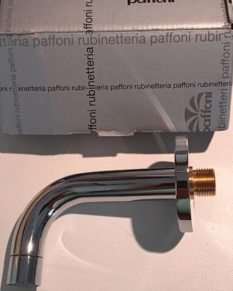 Rubinetto a muro cromato