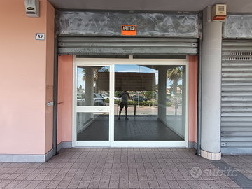 Locale commerciale via di villa claudia