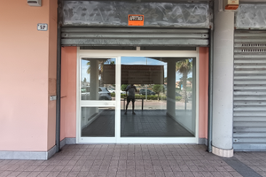 Locale commerciale via di villa claudia