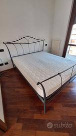 Letto Matrimoniale con Ghiera in Ferro
