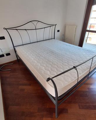 Letto Matrimoniale con Ghiera in Ferro