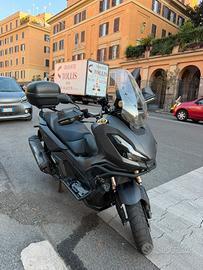 Honda Adv 350 accessoriato