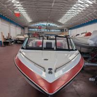 Barca fuoribordo Glastron