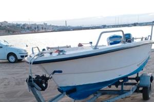 barca di 4,70 metri motore Yamaha 20 CV  carrello