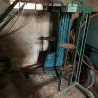 Tappatrice manuale a colonna per tappi in sughero