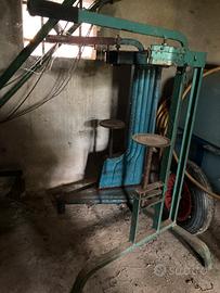 Tappatrice manuale a colonna per tappi in sughero