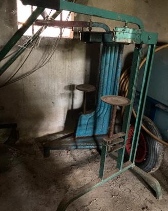 Tappatrice manuale a colonna per tappi in sughero