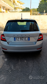 Skoda fabia 2020 1.0 mpi 60 cv twin color