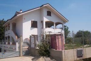 Villa bifamiliare in Orbassano con rimessa camper