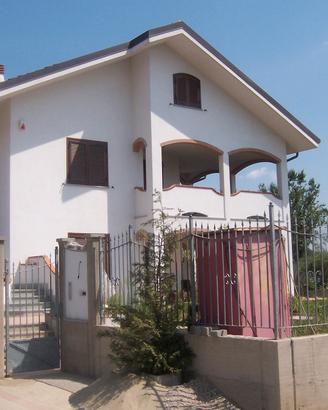 Villa bifamiliare in Orbassano con rimessa camper