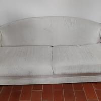 Divano tre posti con fodera bianca