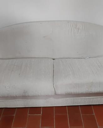 Divano tre posti con fodera bianca