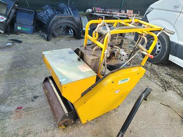 SEMINATRICE SEMOVENTE PER PRATI ERBOSI