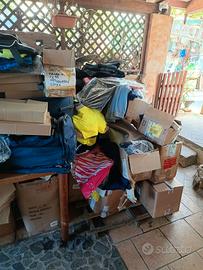 abbigliamento e porta chiavi  sveglie e altro 