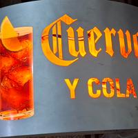 insegna luminosa CUERVO Y COLA
