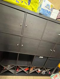 Mobile ikea kallax ante e portabottiglie nero