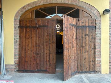 Portone in legno massello