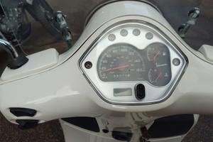 Piaggio Vespa 300 GTS