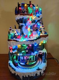 Villaggio natalizio montagna luci 