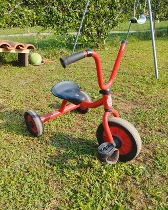 triciclo whinter rosso
