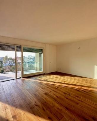 Appartamento di 130 m² con 5 locali e box auto a T