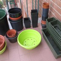 Lotto: 87 vasi di plastica, 8-28 cm