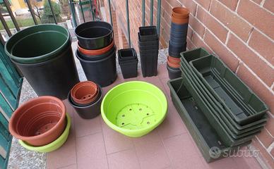 Lotto: 87 vasi di plastica, 8-28 cm