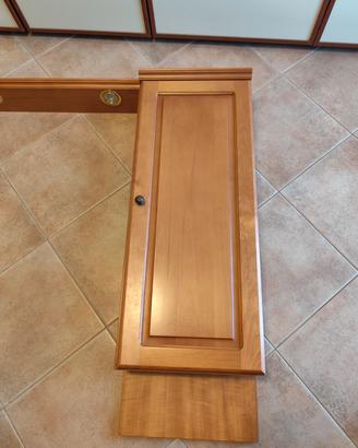 mobiletto bagno con mensola con faretti 