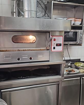 Forno a gas professionale con base pietra lavica