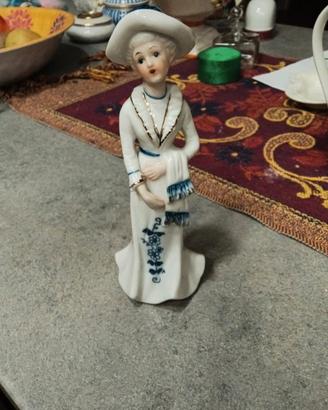 statuetta porcellana difettata