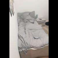 Letto singolo +doghe +materasso + lenzuola nuove.