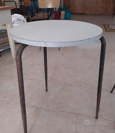 Tavolinetto rotondo gratis 